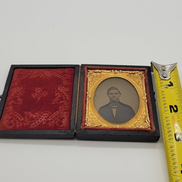 Antique Daguerreotype of a Well Dressed Man Civil War Era Leather Case - Picture 8 of 12